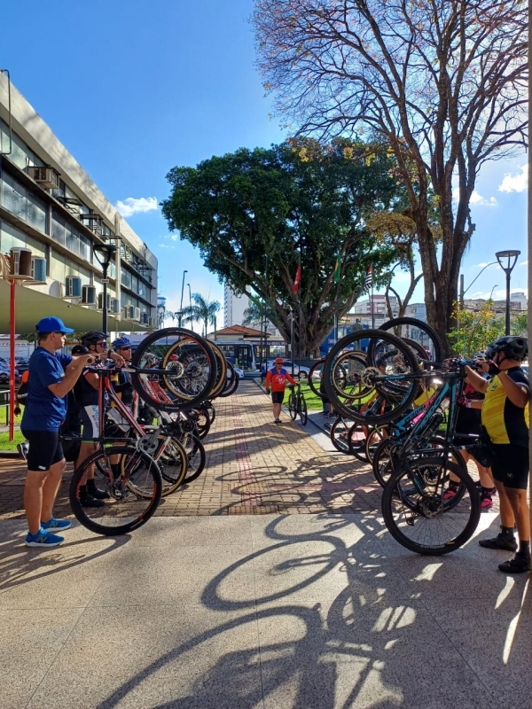 Noticia aurelio-magalhaes-chega-a-marilia-apos-volta-ao-mundo-de-bicicleta