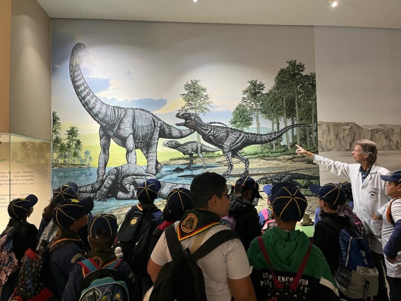 Noticia museu-de-paleontologia-recebe-estrangeiros-e-mais-de-5-mil-visitantes-nas