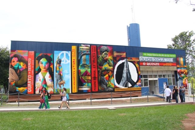 Turismo mural-do-artista-eduardo-kobra